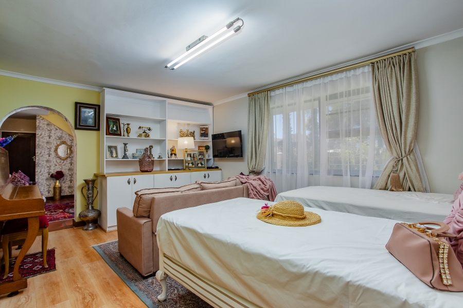 6 Bedroom Property for Sale in Groenvlei Western Cape